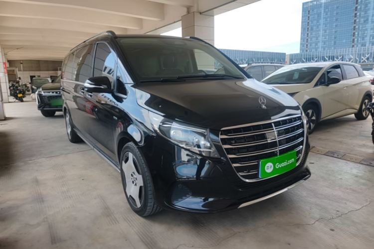Used Mercedes-Benz V-Class 2024 V 300 L Long Wheelbase Luxury Edition Front Right 45 Deg