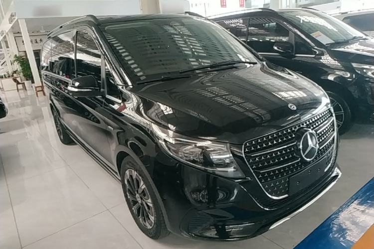 Used Mercedes-Benz V-Class 2024 V 300 Prestige Edition Front Right 45 Deg