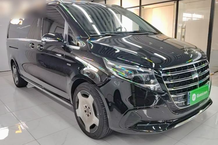 Used Mercedes-Benz V-Class 2024 V 300 L Long Wheelbase Luxury Edition Front Right 45 Deg
