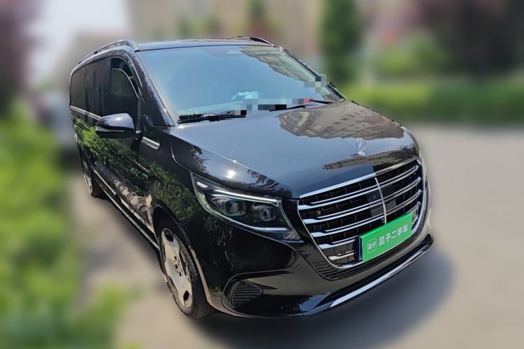 Used Mercedes-Benz V-Class 2024 V 300 L Long Wheelbase Luxury Edition Front Right 45 Deg