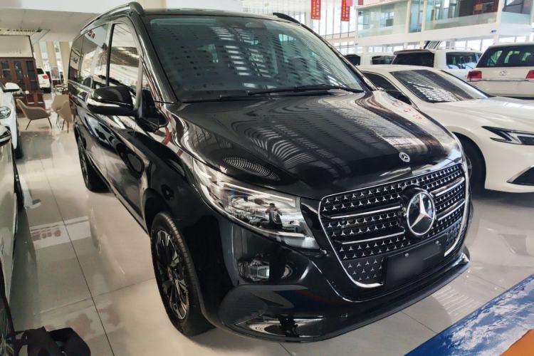 Used Mercedes-Benz V-Class 2024 V 300 Pilot Edition Front Right 45 Deg