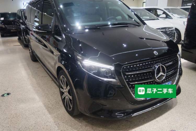 Used Mercedes-Benz V-Class 2024 V 300 L Long Wheelbase Prestige Edition Front Right 45 Deg
