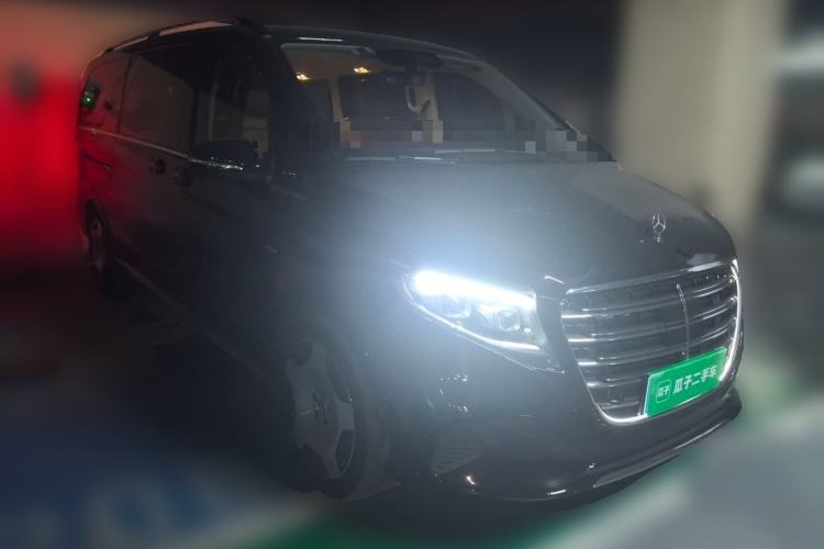 Used Mercedes-Benz V-Class 2024 V 300 L Long Wheelbase Luxury Edition Front Right 45 Deg