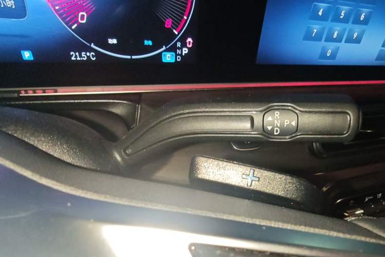 Used Mercedes-Benz V-Class 2024 V 300 L Long Wheelbase Luxury Edition Gear Lever