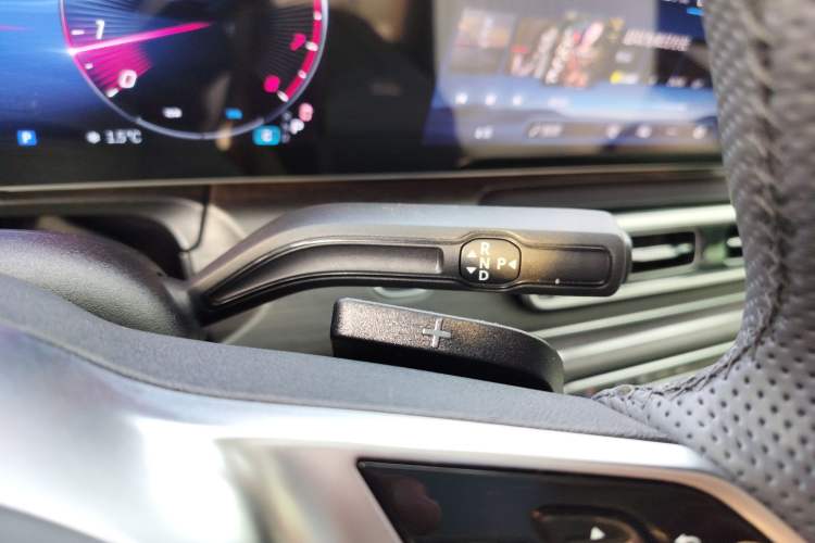 Used Mercedes-Benz V-Class 2024 V 300 L Long Wheelbase Prestige Edition Gear Lever