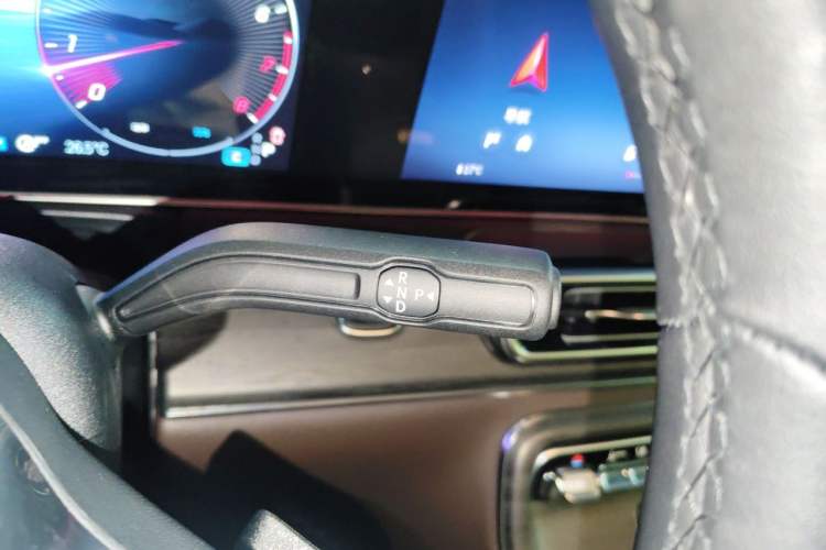 Used Mercedes-Benz V-Class 2024 V 300 L Long Wheelbase Luxury Edition Gear Lever