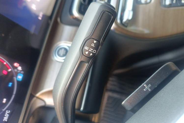 Used Mercedes-Benz V-Class 2024 V 300 Pilot Edition Gear Lever