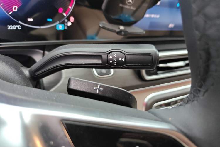 Used Mercedes-Benz V-Class 2024 V 300 L Long Wheelbase Prestige Edition Gear Lever
