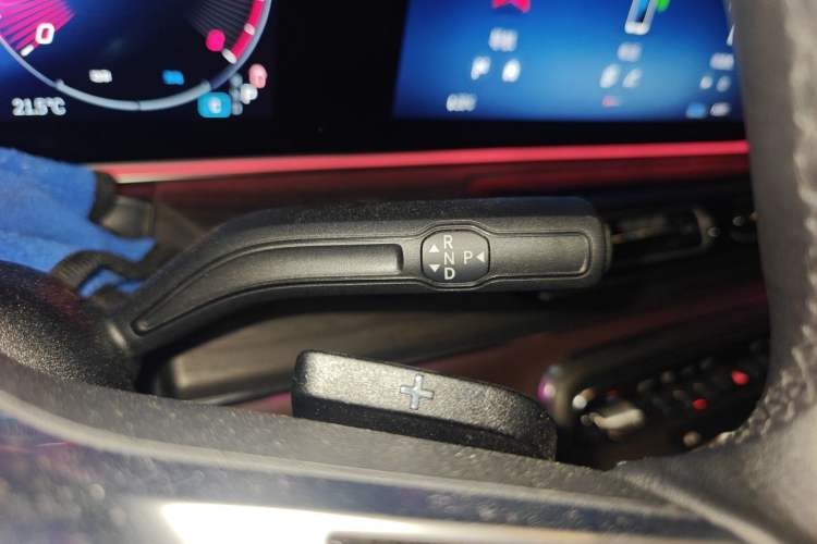 Used Mercedes-Benz V-Class 2024 V 300 L Long Wheelbase Prestige Edition Gear Lever