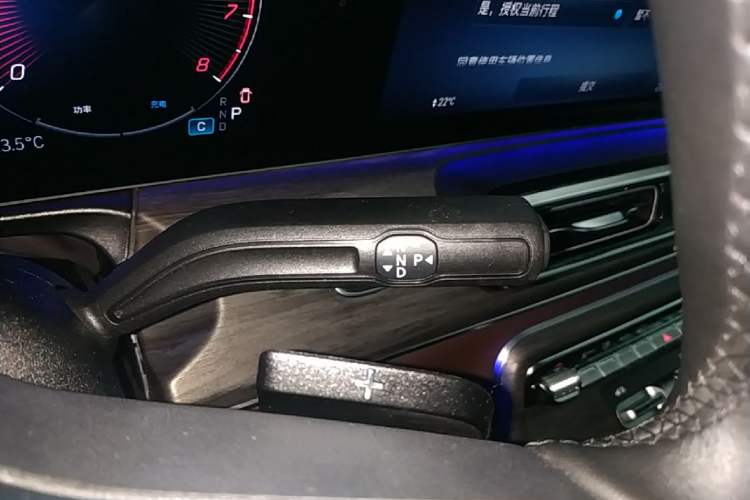 Used Mercedes-Benz V-Class 2024 V 300 Prestige Edition Gear Lever