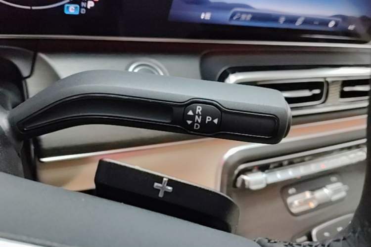 Used Mercedes-Benz V-Class 2024 V 300 L Long Wheelbase Luxury Edition Gear Lever