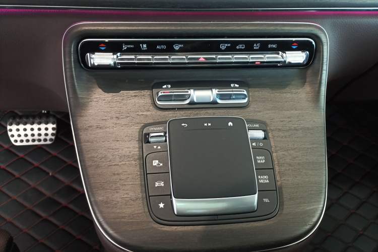 Used Mercedes-Benz V-Class 2024 V 300 L Long Wheelbase Luxury Edition Gear Lever