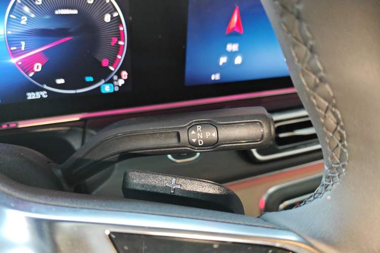 Used Mercedes-Benz V-Class 2024 V 300 L Long Wheelbase Prestige Edition Gear Lever