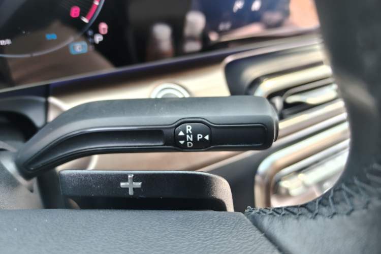 Used Mercedes-Benz V-Class 2024 V 300 Pilot Edition Gear Lever