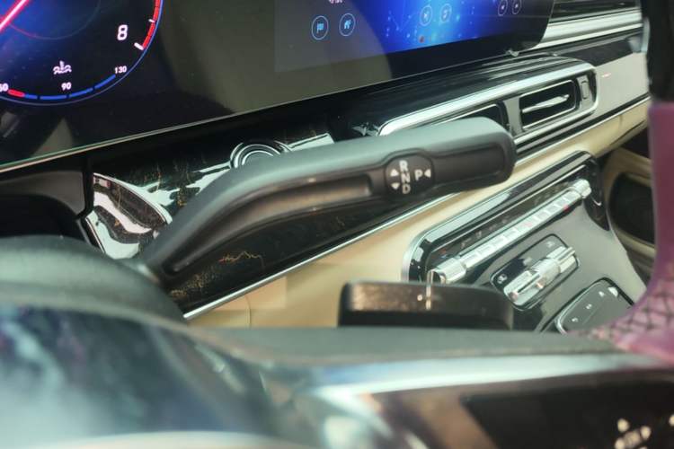 Used Mercedes-Benz V-Class 2024 V 300 L Long Wheelbase Prestige Edition Gear Lever