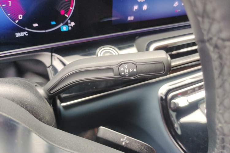 Used Mercedes-Benz V-Class 2024 V 300 L Long Wheelbase Luxury Edition Gear Lever