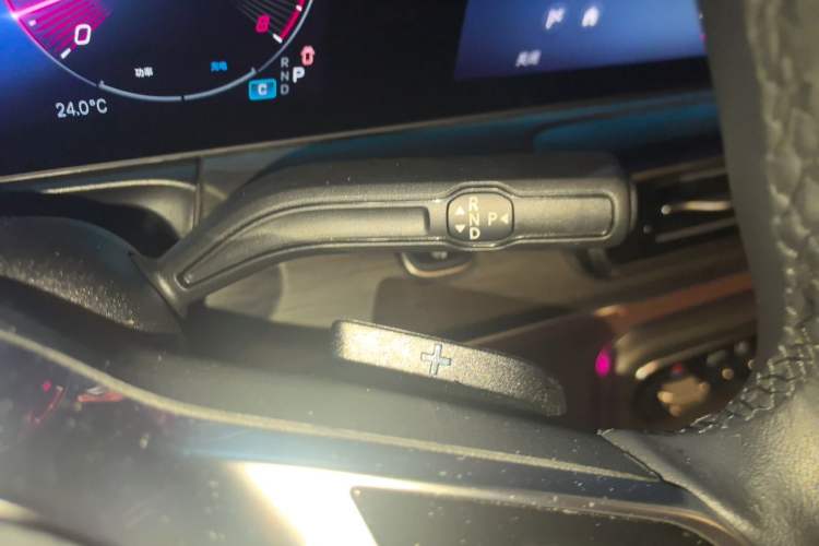 Used Mercedes-Benz V-Class 2024 V 300 L Long Wheelbase Luxury Edition Gear Lever