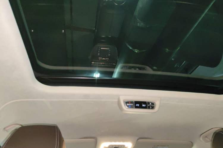 Used Mercedes-Benz V-Class 2024 V 300 L Long Wheelbase Luxury Edition Headliner