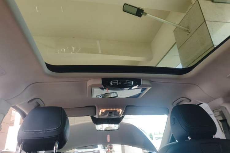 Used Mercedes-Benz V-Class 2024 V 300 L Long Wheelbase Luxury Edition Headliner