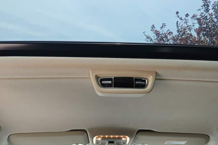 Used Mercedes-Benz V-Class 2024 V 300 L Long Wheelbase Luxury Edition Headliner