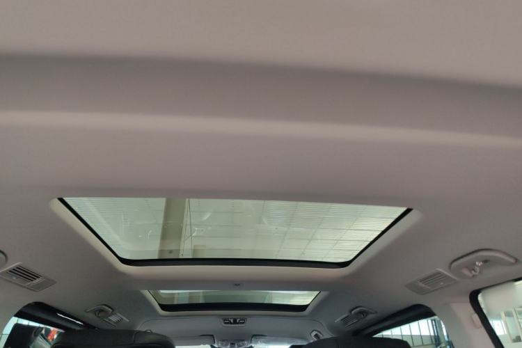 Used Mercedes-Benz V-Class 2024 V 300 Pilot Edition Headliner