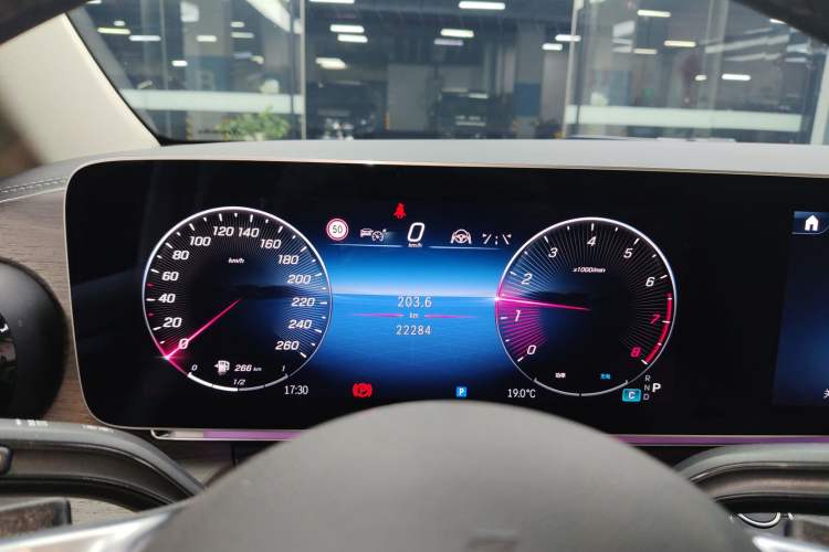 Used Mercedes-Benz V-Class 2024 V 300 L Long Wheelbase Prestige Edition Instrument Cluster