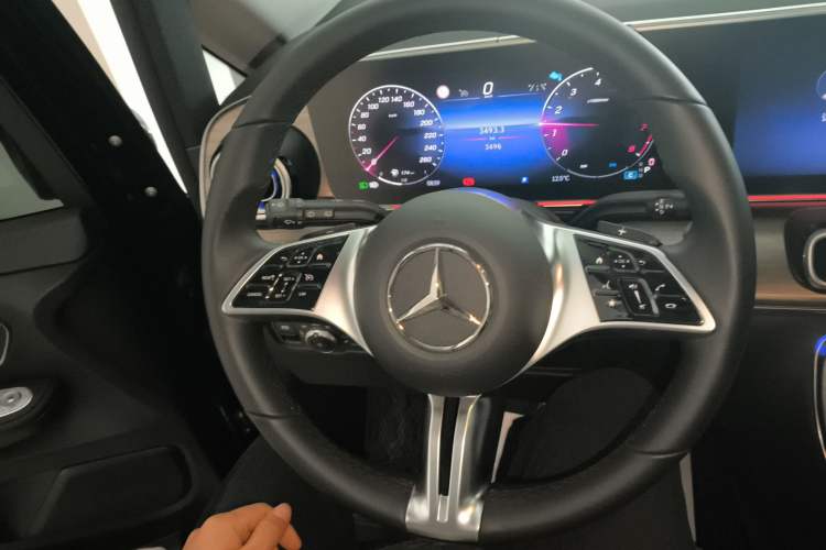 Used Mercedes-Benz V-Class 2024 V 300 Pilot Edition Instrument Cluster