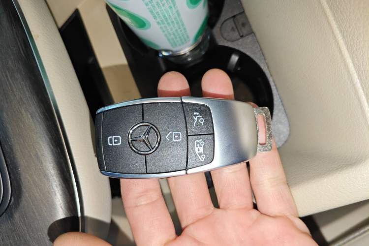 Used Mercedes-Benz V-Class 2024 V 300 L Long Wheelbase Prestige Edition Interior 1