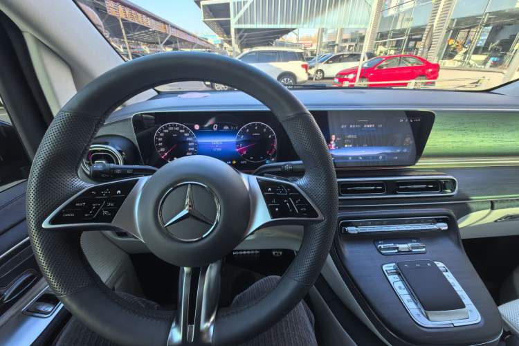 Used Mercedes-Benz V-Class 2024 V 300 L Long Wheelbase Prestige Edition Interior 11