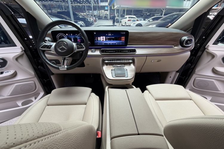 Used Mercedes-Benz V-Class 2024 V 300 Pilot Edition Interior 2
