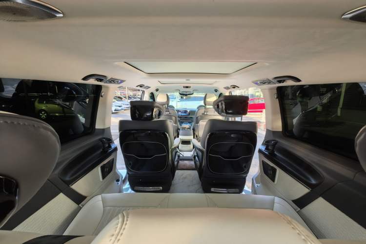 Used Mercedes-Benz V-Class 2024 V 300 L Long Wheelbase Prestige Edition Interior 3