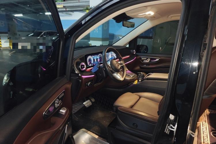 Used Mercedes-Benz V-Class 2024 V 300 L Long Wheelbase Prestige Edition Interior 3