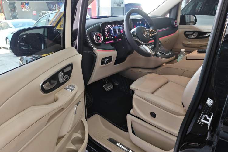 Used Mercedes-Benz V-Class 2024 V 300 L Long Wheelbase Prestige Edition Interior 3