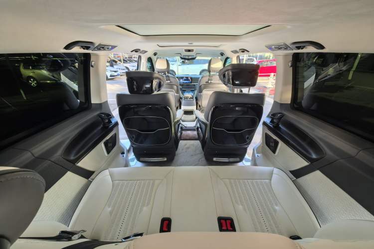 Used Mercedes-Benz V-Class 2024 V 300 L Long Wheelbase Prestige Edition Interior 4