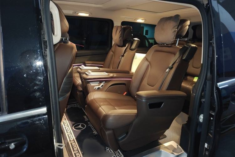 Used Mercedes-Benz V-Class 2024 V 300 L Long Wheelbase Prestige Edition Interior 4
