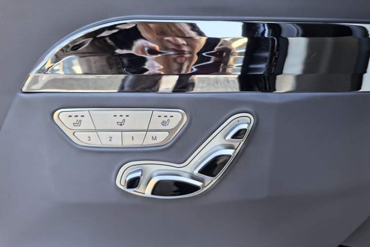 Used Mercedes-Benz V-Class 2024 V 300 L Long Wheelbase Prestige Edition Interior 5