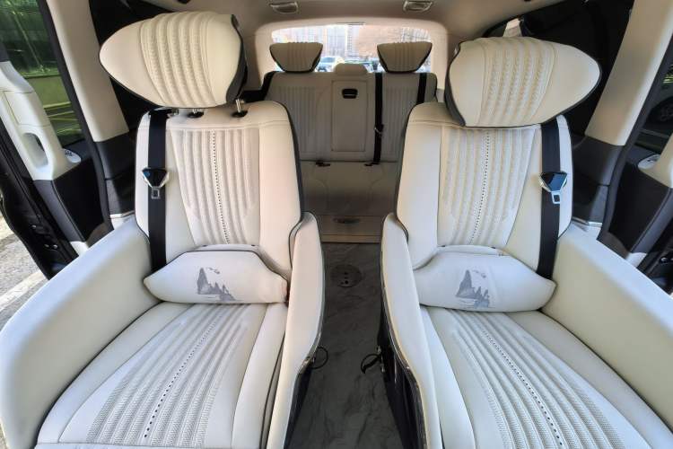 Used Mercedes-Benz V-Class 2024 V 300 L Long Wheelbase Prestige Edition Interior 6