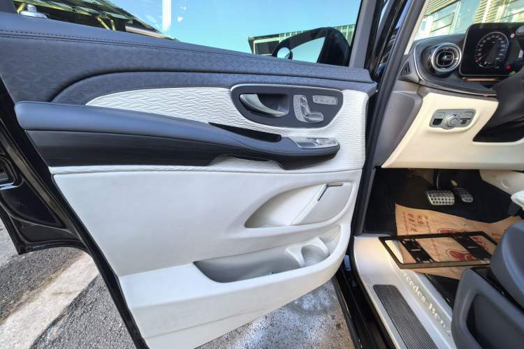 Used Mercedes-Benz V-Class 2024 V 300 L Long Wheelbase Prestige Edition Interior 8