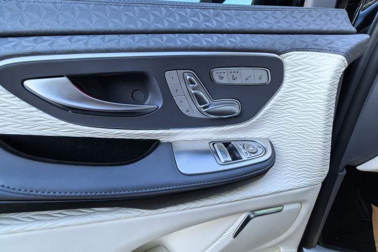 Used Mercedes-Benz V-Class 2024 V 300 L Long Wheelbase Prestige Edition Interior 9