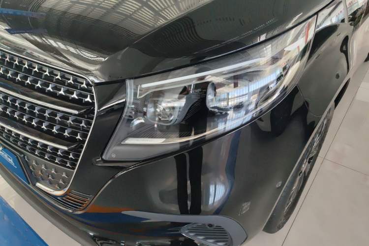 Used Mercedes-Benz V-Class 2024 V 300 Pilot Edition Left Front Headlight