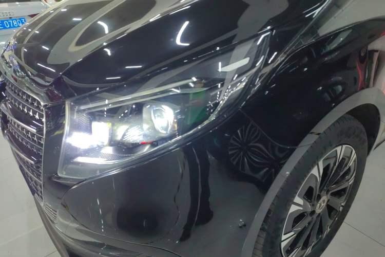Used Mercedes-Benz V-Class 2024 V 300 Pilot Edition Left Front Headlight