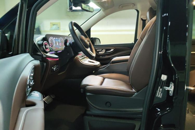 Used Mercedes-Benz V-Class 2024 V 300 L Long Wheelbase Luxury Edition Left Front Seat