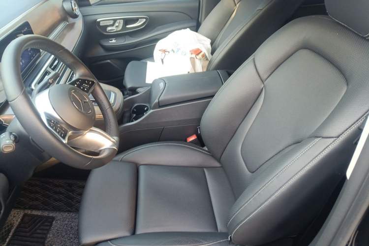 Used Mercedes-Benz V-Class 2024 V 300 Pilot Edition Left Front Seat