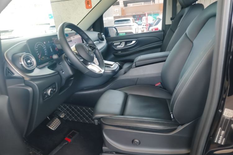 Used Mercedes-Benz V-Class 2024 V 300 L Long Wheelbase Luxury Edition Left Front Seat