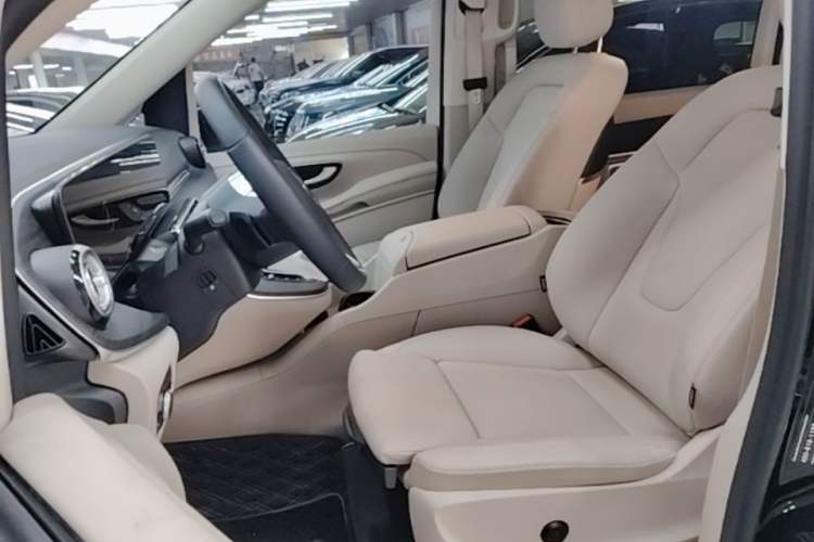 Used Mercedes-Benz V-Class 2024 V 300 L Long Wheelbase Luxury Edition Left Front Seat