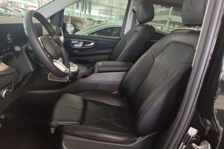 Used Mercedes-Benz V-Class 2024 V 300 Pilot Edition Left Front Seat