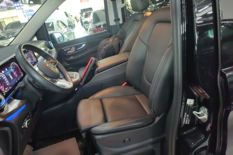 Used Mercedes-Benz V-Class 2024 V 300 Pilot Edition Left Front Seat
