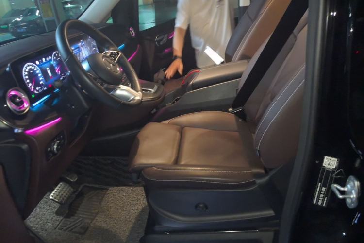 Used Mercedes-Benz V-Class 2024 V 300 L Long Wheelbase Luxury Edition Left Front Seat