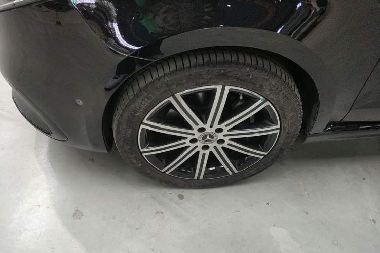 Used Mercedes-Benz V-Class 2024 V 300 L Long Wheelbase Prestige Edition Left Front Wheel Hub
