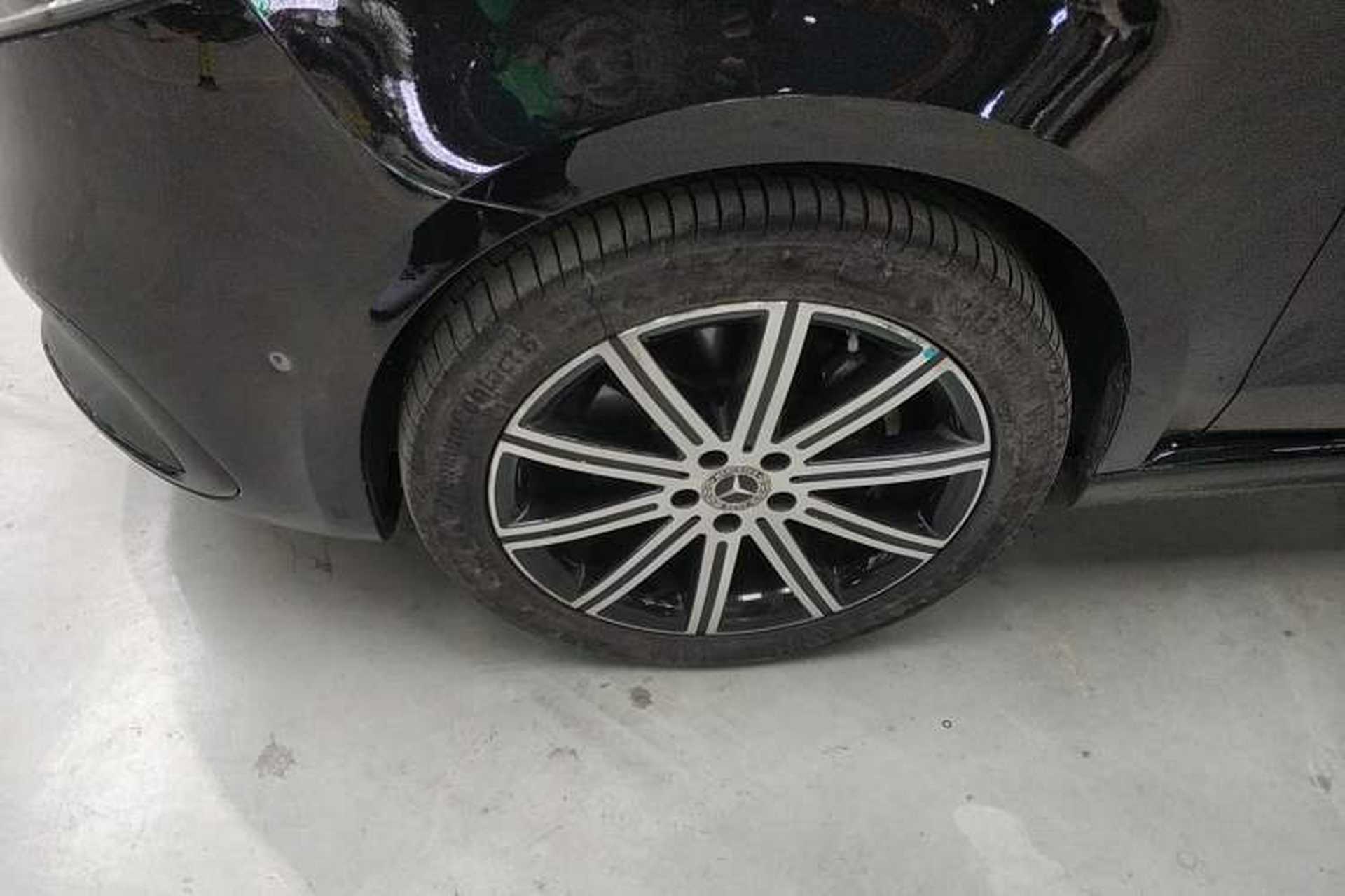 Used Mercedes-Benz V-Class 2024 V 300 L Long Wheelbase Prestige Edition Left Front Wheel Hub